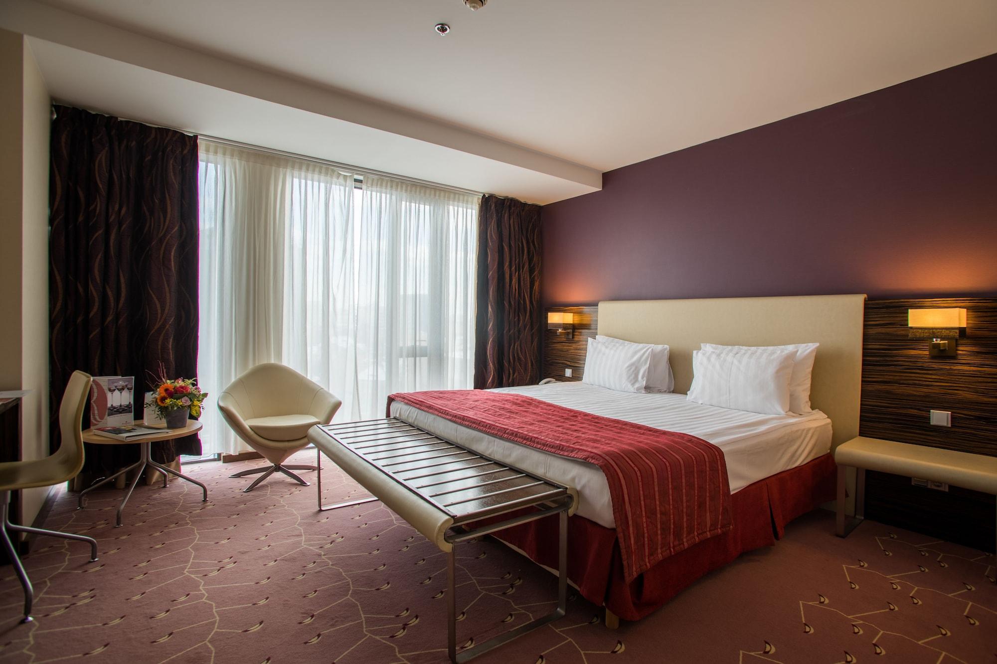 Ramada Hotel 4*
