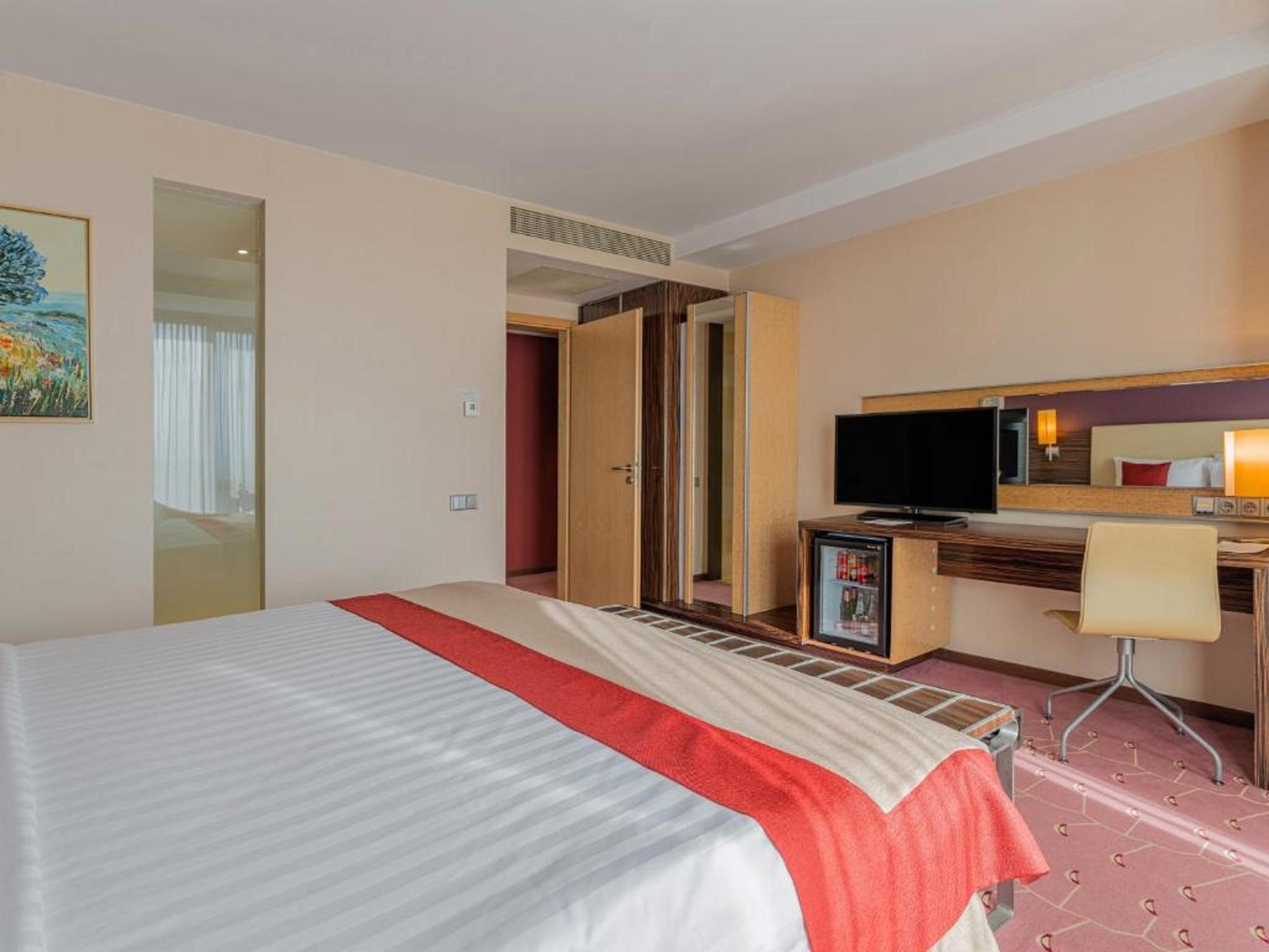 Ramada Hotel 4*