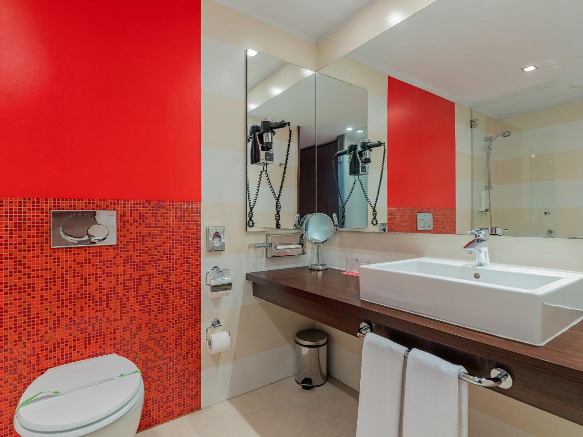 Ramada 4*